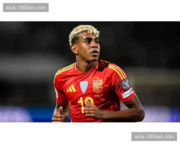 巴萨主帅哈维因抗议判罚被主裁判出示红牌罚上看台